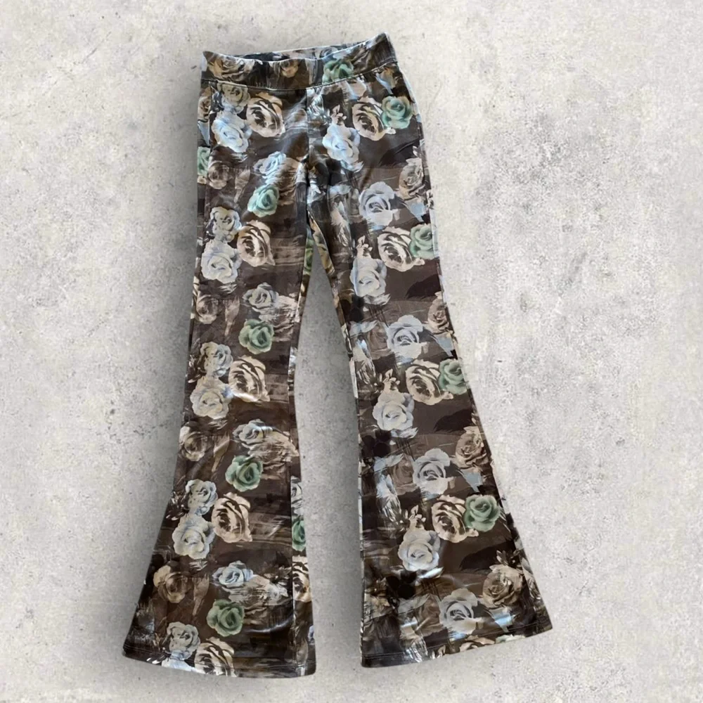 Justice Girls Gray & Blue Roses Size 10. Comfortable